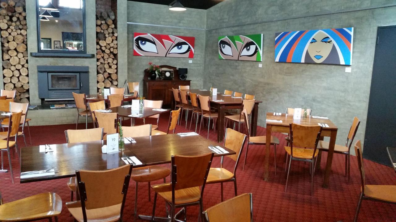 Fish Creek Hotel Buitenkant foto