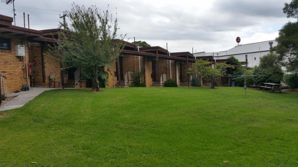 Fish Creek Hotel Buitenkant foto