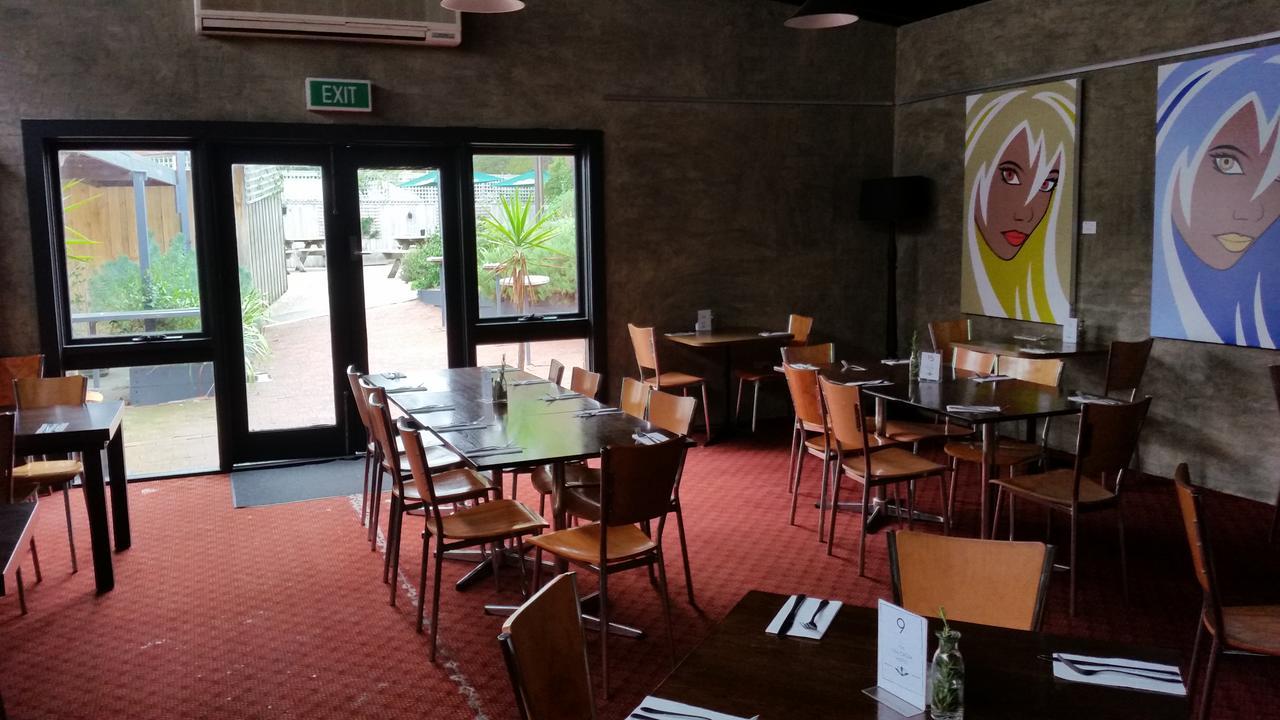 Fish Creek Hotel Buitenkant foto