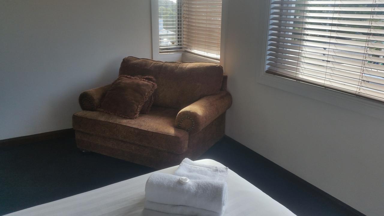 Fish Creek Hotel Buitenkant foto