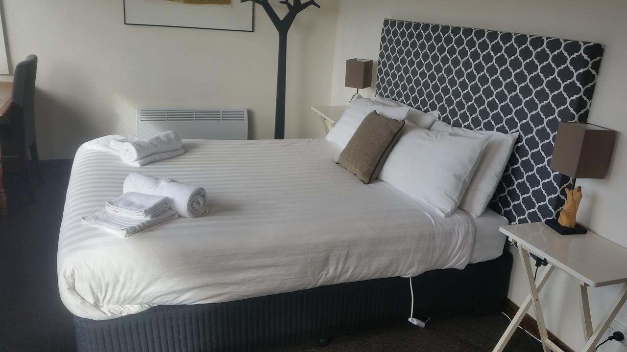 Fish Creek Hotel Buitenkant foto